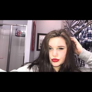 Meet your Posher, Avae